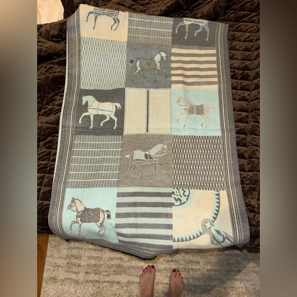 Pashmina Classic Equestrian Wrap Scarf Shawl - Picture 3 of 8